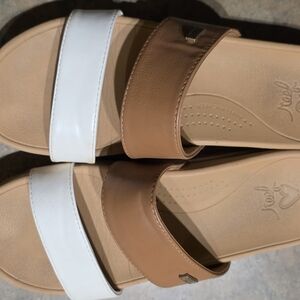 REEF Women's Tan and White Banded Horizon Hi Slide Sandals. Sz 9.5